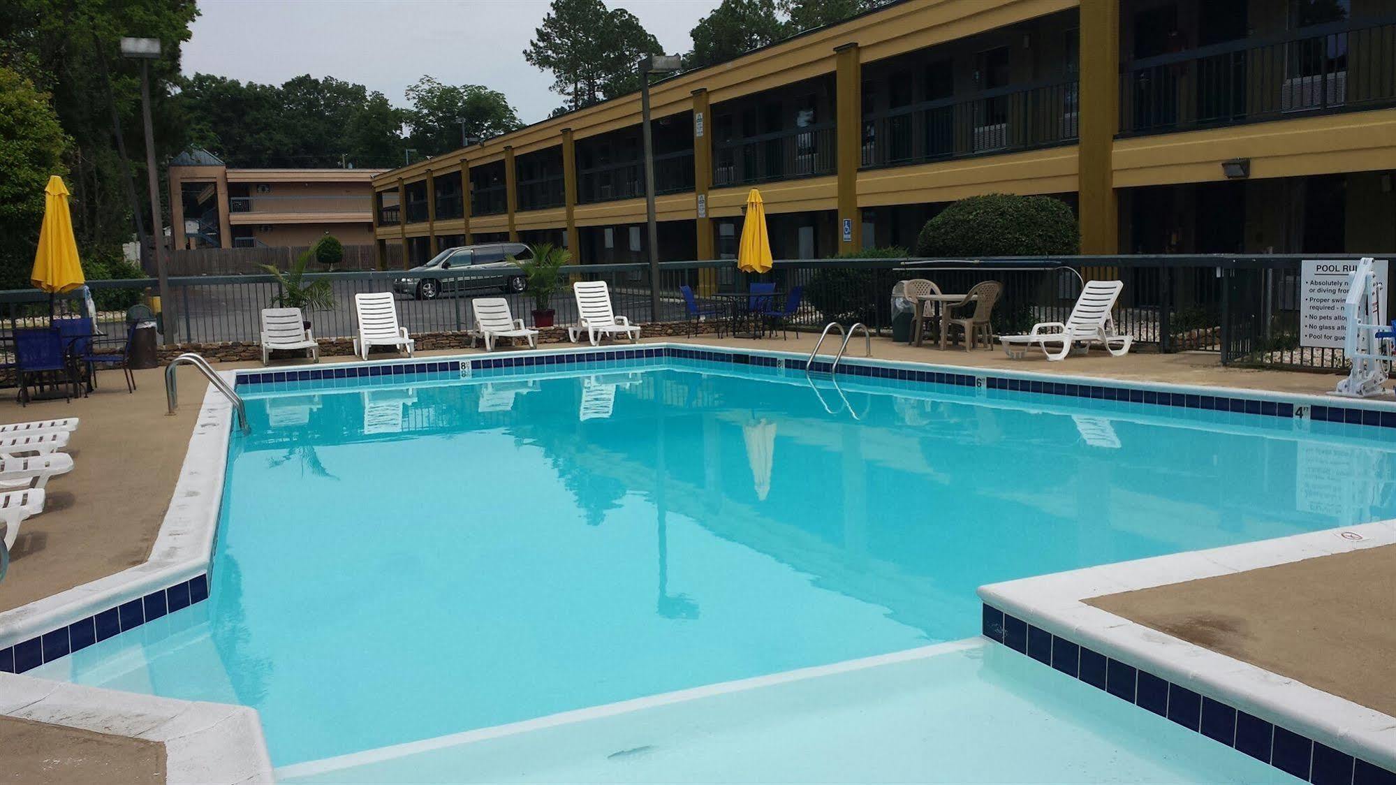 Days Inn By Wyndham Attalla Exterior photo